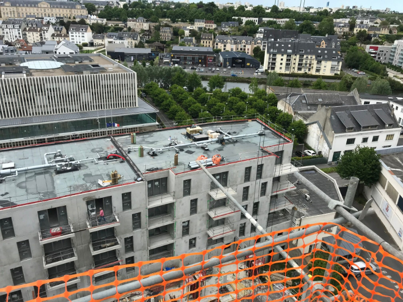 Vue aérienne du nouveau bâtiment Quai XIX à Caen (14) avec étanchéité des toitures réalisée par SEB FOUCAULT